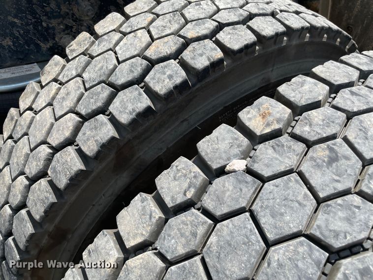 image for item MJ9063 2009 Peterbilt 388  semi truck