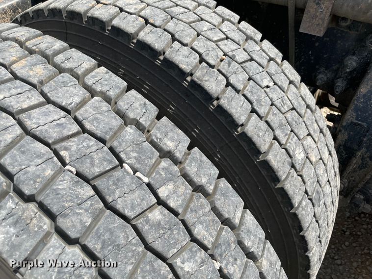 image for item MJ9063 2009 Peterbilt 388  semi truck