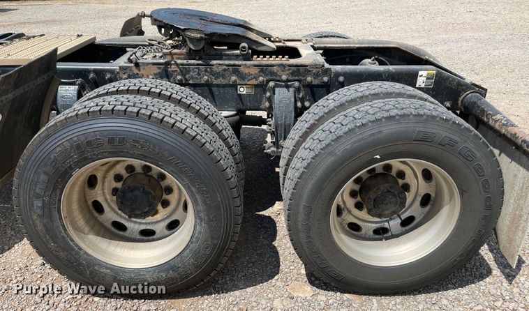 image for item MJ9063 2009 Peterbilt 388  semi truck