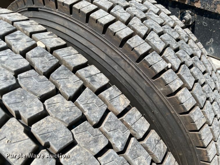 image for item MJ9063 2009 Peterbilt 388  semi truck