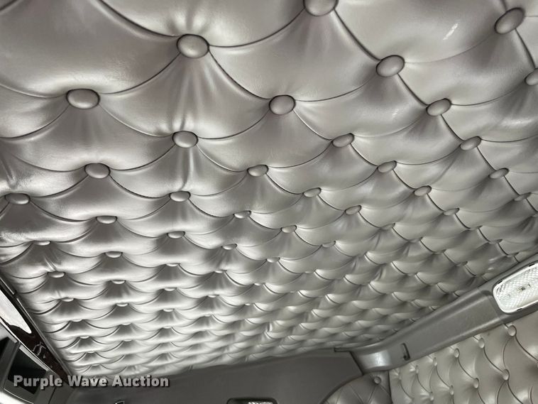 image for item MJ9082 2010 Kenworth W900  semi truck