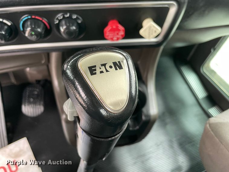 image for item MJ9082 2010 Kenworth W900  semi truck