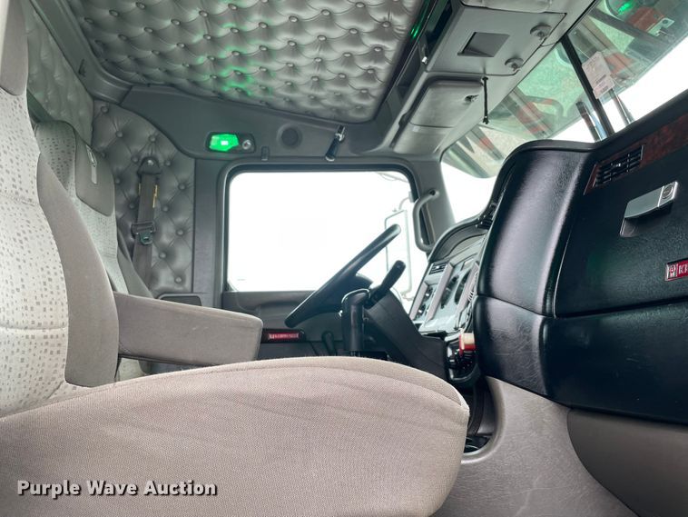 image for item MJ9082 2010 Kenworth W900  semi truck