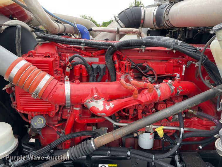 image for item MJ9082 2010 Kenworth W900  semi truck