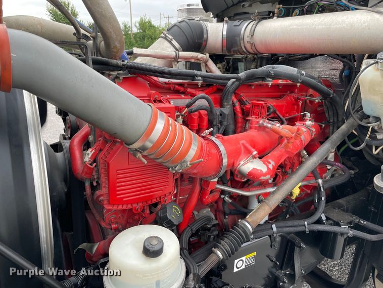 image for item MJ9082 2010 Kenworth W900  semi truck