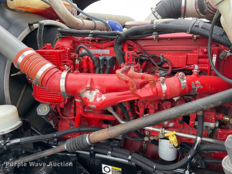 image for item MJ9082 2010 Kenworth W900  semi truck