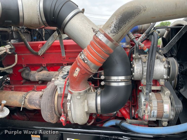 image for item MJ9082 2010 Kenworth W900  semi truck