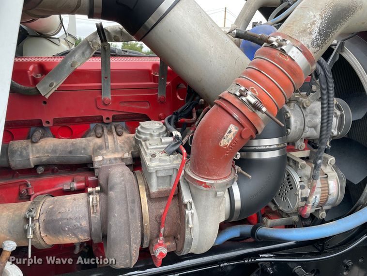 image for item MJ9082 2010 Kenworth W900  semi truck