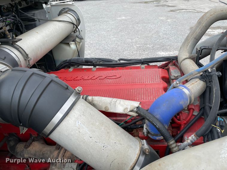 image for item MJ9082 2010 Kenworth W900  semi truck