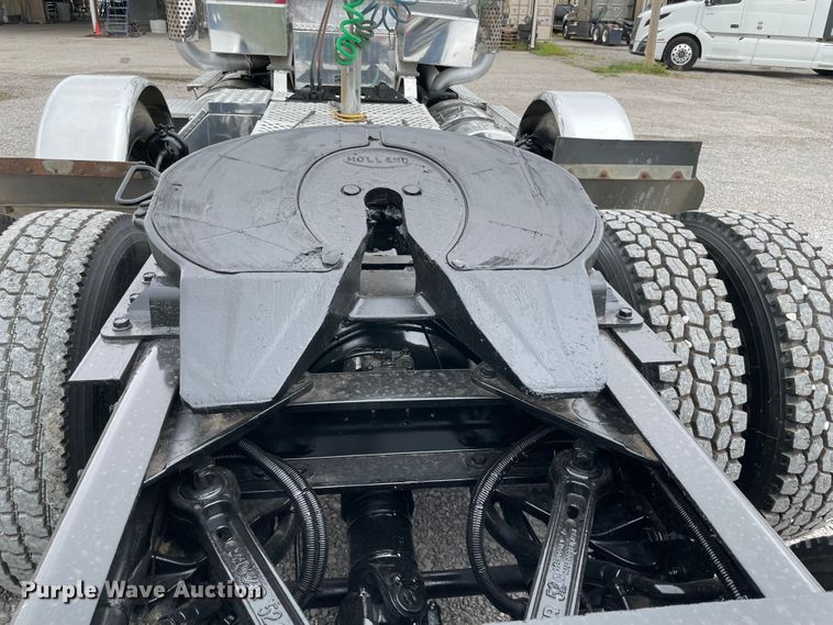 image for item MJ9082 2010 Kenworth W900  semi truck