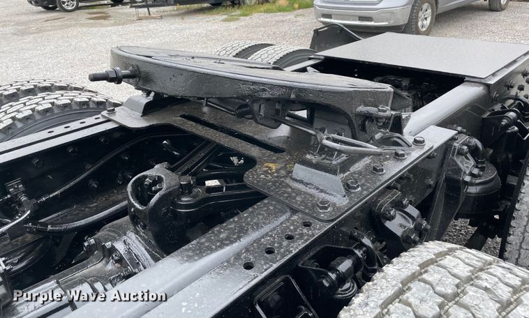 image for item MJ9082 2010 Kenworth W900  semi truck