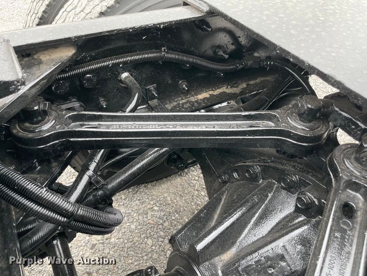 image for item MJ9082 2010 Kenworth W900  semi truck