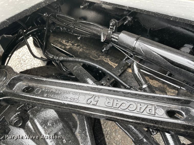 image for item MJ9082 2010 Kenworth W900  semi truck