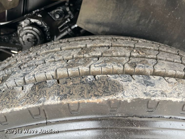 image for item MJ9082 2010 Kenworth W900  semi truck