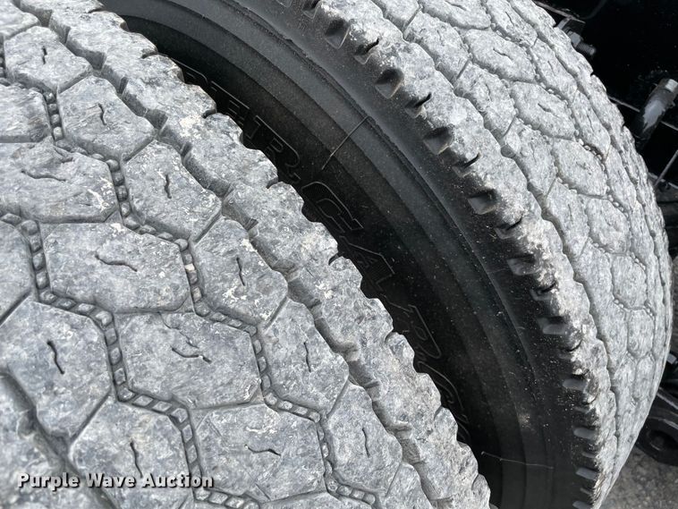 image for item MJ9082 2010 Kenworth W900  semi truck