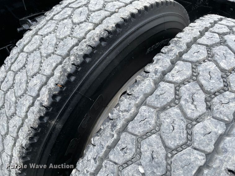 image for item MJ9082 2010 Kenworth W900  semi truck