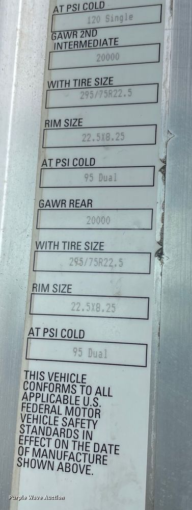 image for item MJ9082 2010 Kenworth W900  semi truck