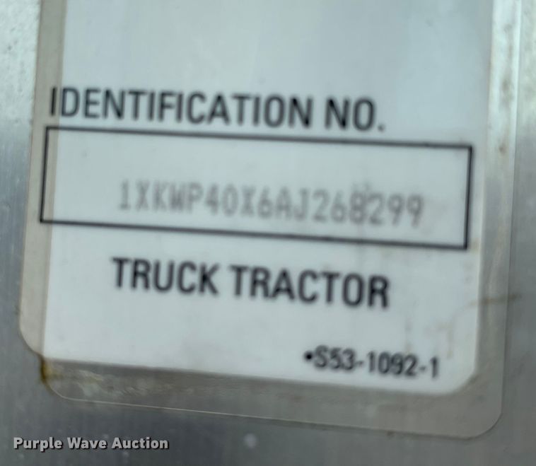 image for item MJ9082 2010 Kenworth W900  semi truck