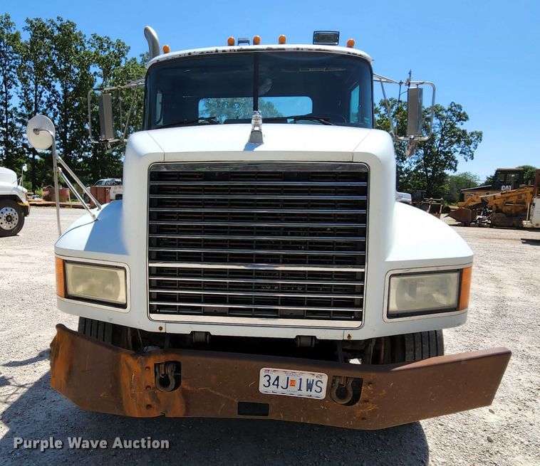 image for item MK9064 2000 Mack CH613  semi truck