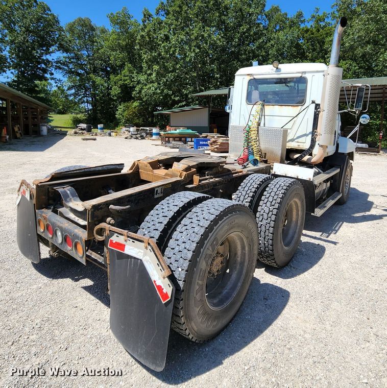 image for item MK9064 2000 Mack CH613  semi truck