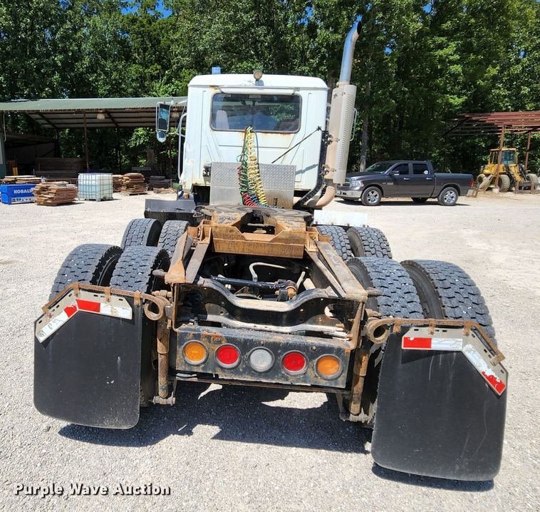 image for item MK9064 2000 Mack CH613  semi truck