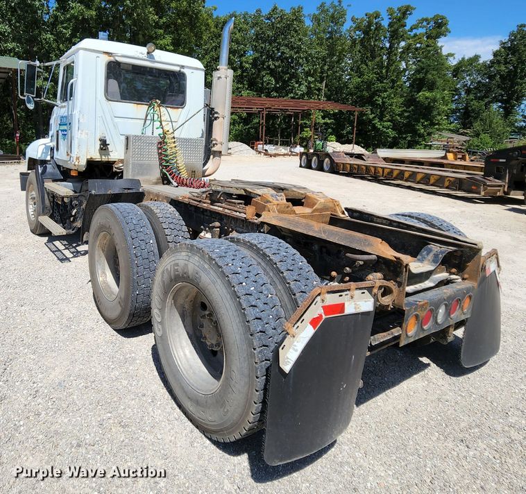 image for item MK9064 2000 Mack CH613  semi truck