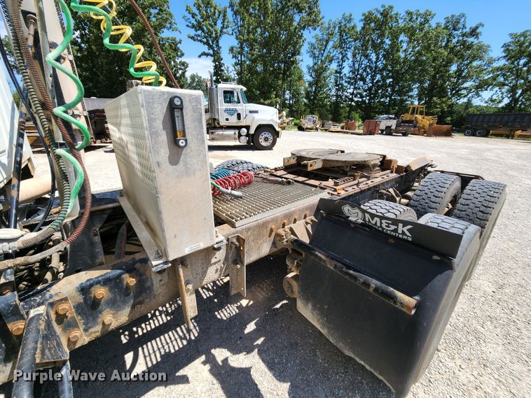 image for item MK9064 2000 Mack CH613  semi truck