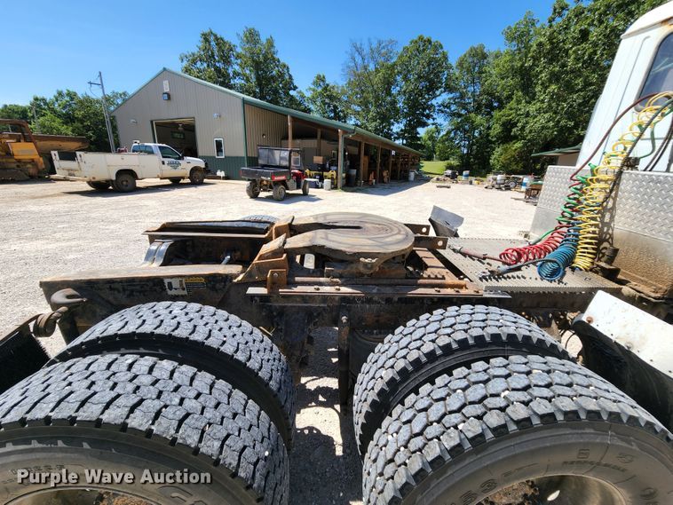 image for item MK9064 2000 Mack CH613  semi truck