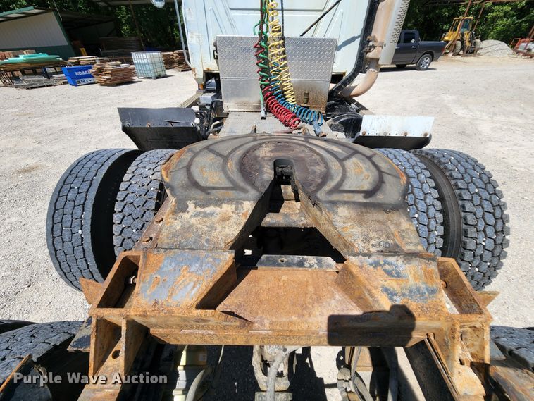 image for item MK9064 2000 Mack CH613  semi truck