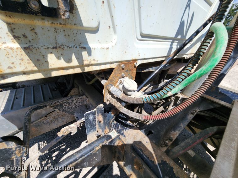 image for item MK9064 2000 Mack CH613  semi truck