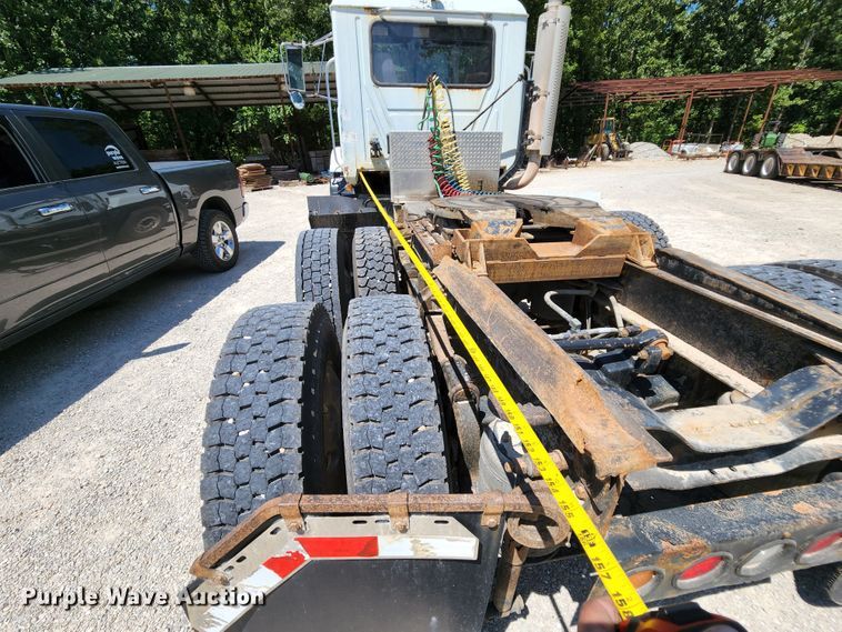 image for item MK9064 2000 Mack CH613  semi truck