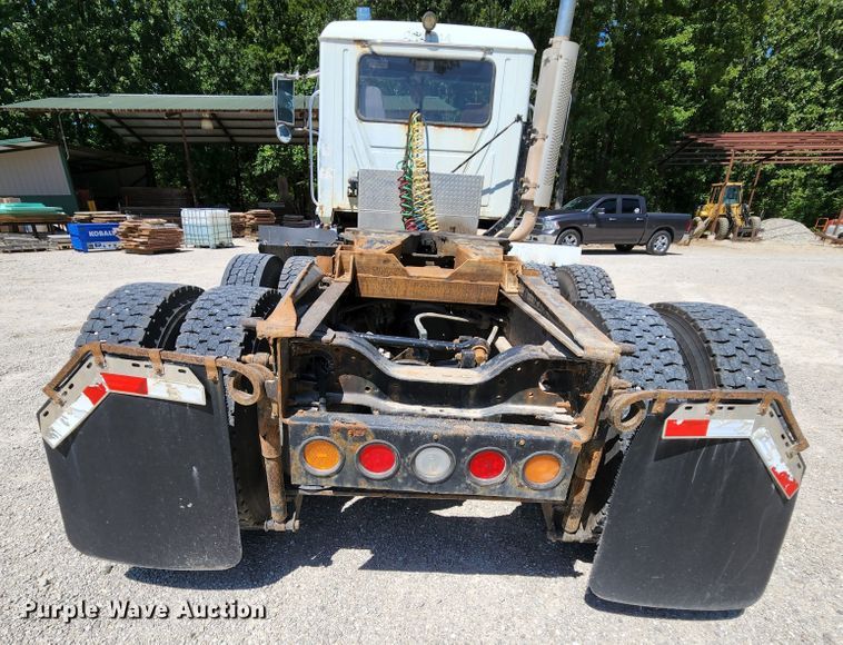 image for item MK9064 2000 Mack CH613  semi truck