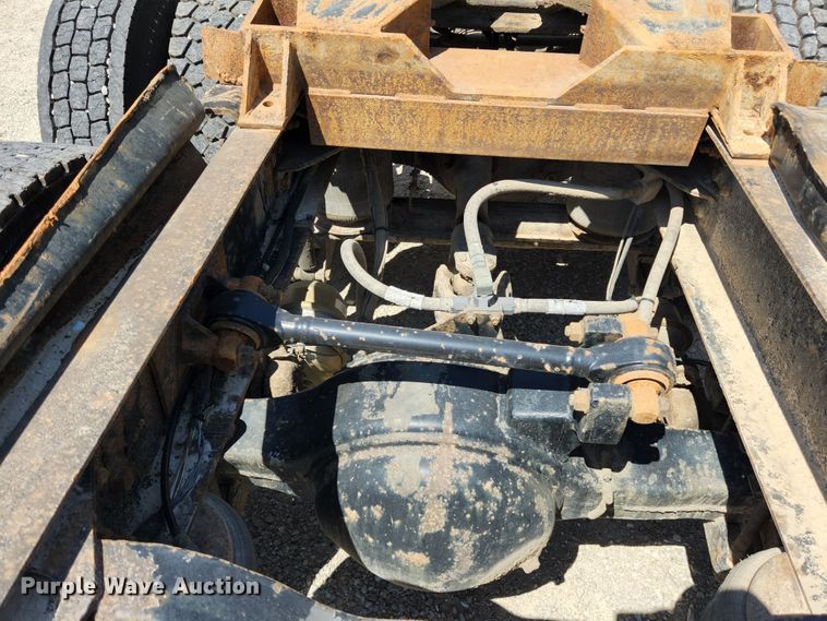 image for item MK9064 2000 Mack CH613  semi truck