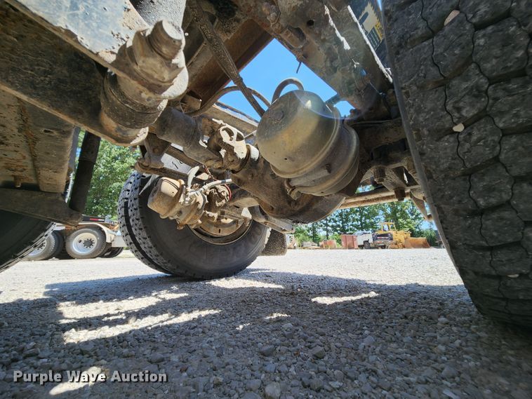 image for item MK9064 2000 Mack CH613  semi truck