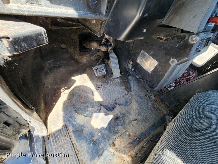 image for item MK9064 2000 Mack CH613  semi truck