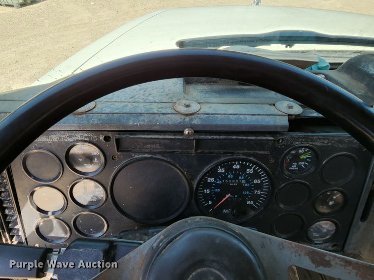 image for item MK9064 2000 Mack CH613  semi truck