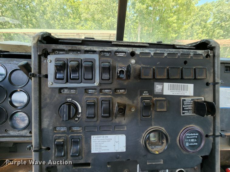 image for item MK9064 2000 Mack CH613  semi truck