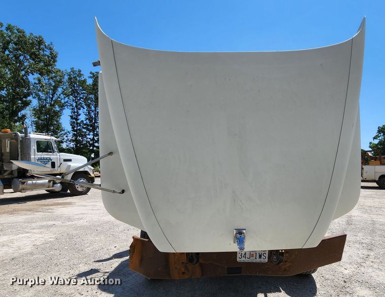 image for item MK9064 2000 Mack CH613  semi truck