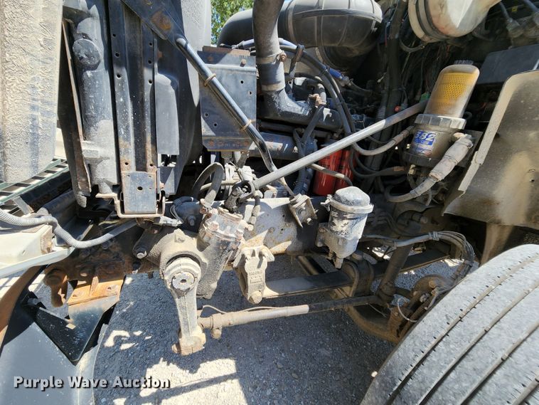 image for item MK9064 2000 Mack CH613  semi truck