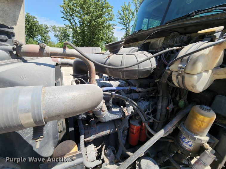 image for item MK9064 2000 Mack CH613  semi truck