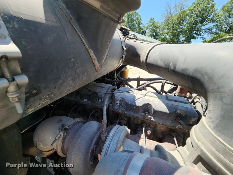 image for item MK9064 2000 Mack CH613  semi truck