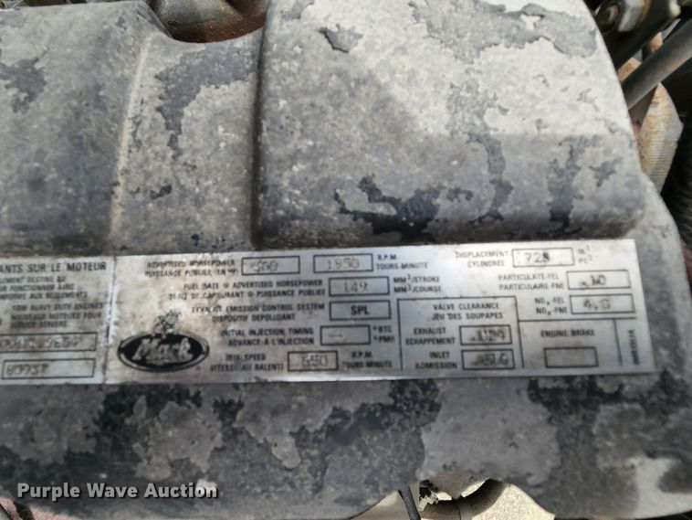 image for item MK9064 2000 Mack CH613  semi truck