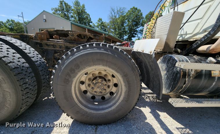 image for item MK9064 2000 Mack CH613  semi truck