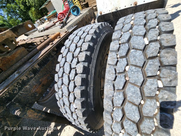 image for item MK9064 2000 Mack CH613  semi truck