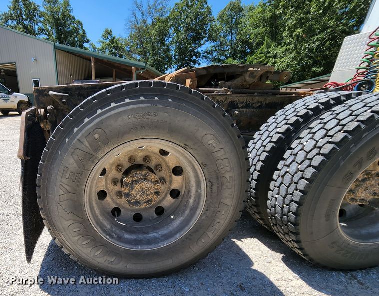 image for item MK9064 2000 Mack CH613  semi truck