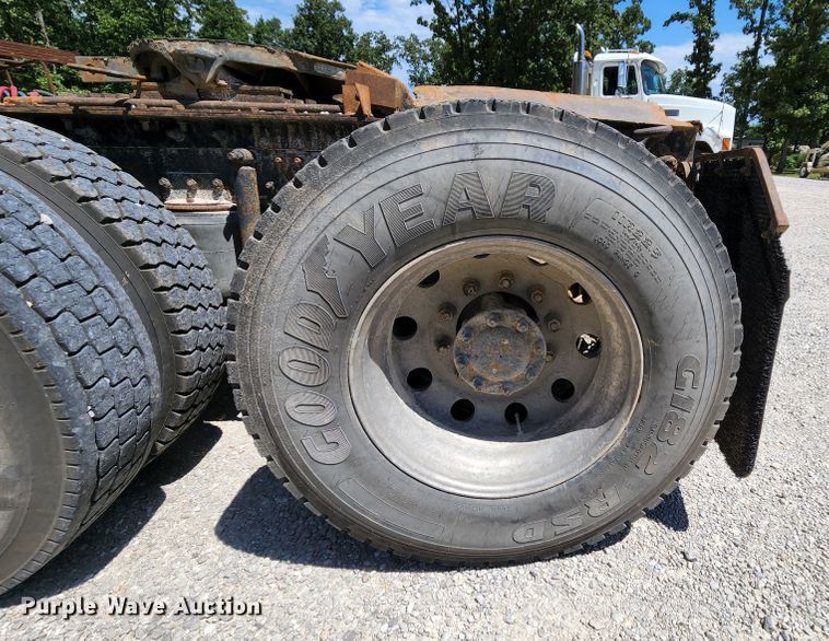 image for item MK9064 2000 Mack CH613  semi truck