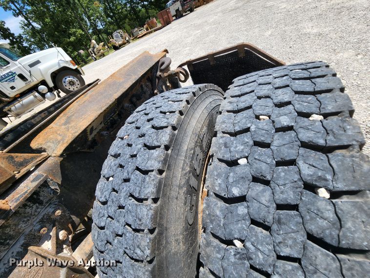 image for item MK9064 2000 Mack CH613  semi truck