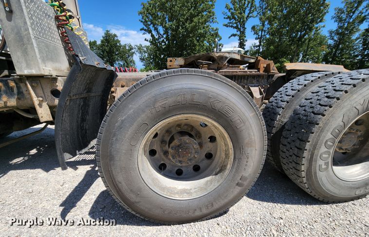 image for item MK9064 2000 Mack CH613  semi truck