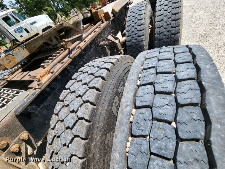 image for item MK9064 2000 Mack CH613  semi truck