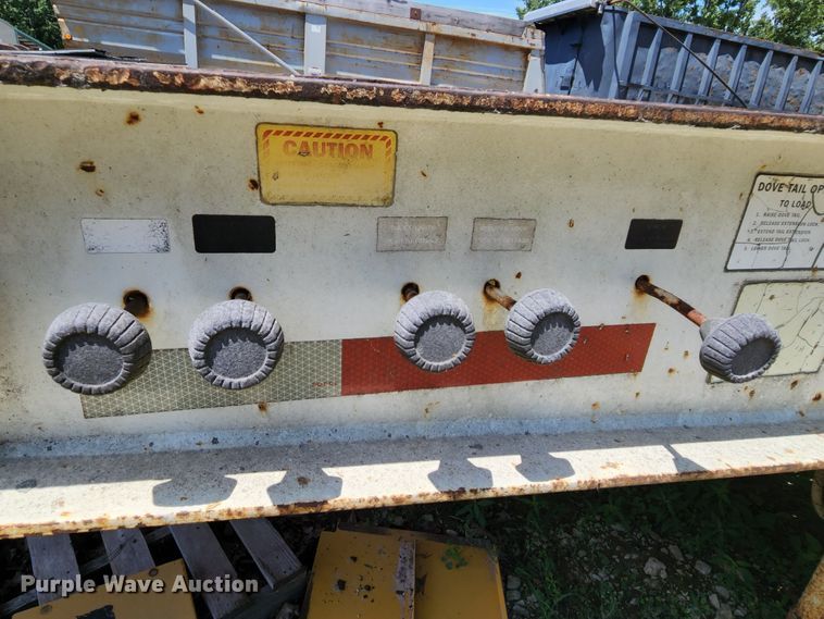 image for item MK9067 1992 Trail King TK70HTP-442  equipment trailer